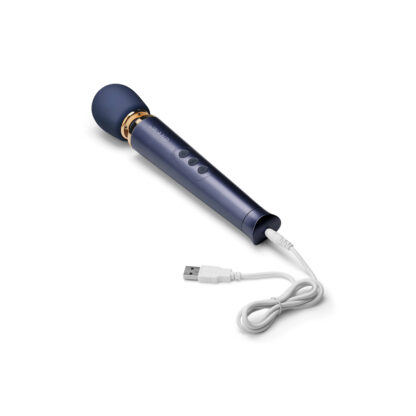 Le Wand Petite Rechargeable Vibrating Wand Massager - Image 2